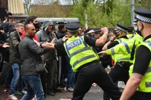 b体育中国官网-第一了上赛季曼联球迷被捕事件最多，曼城西汉姆排名二、三